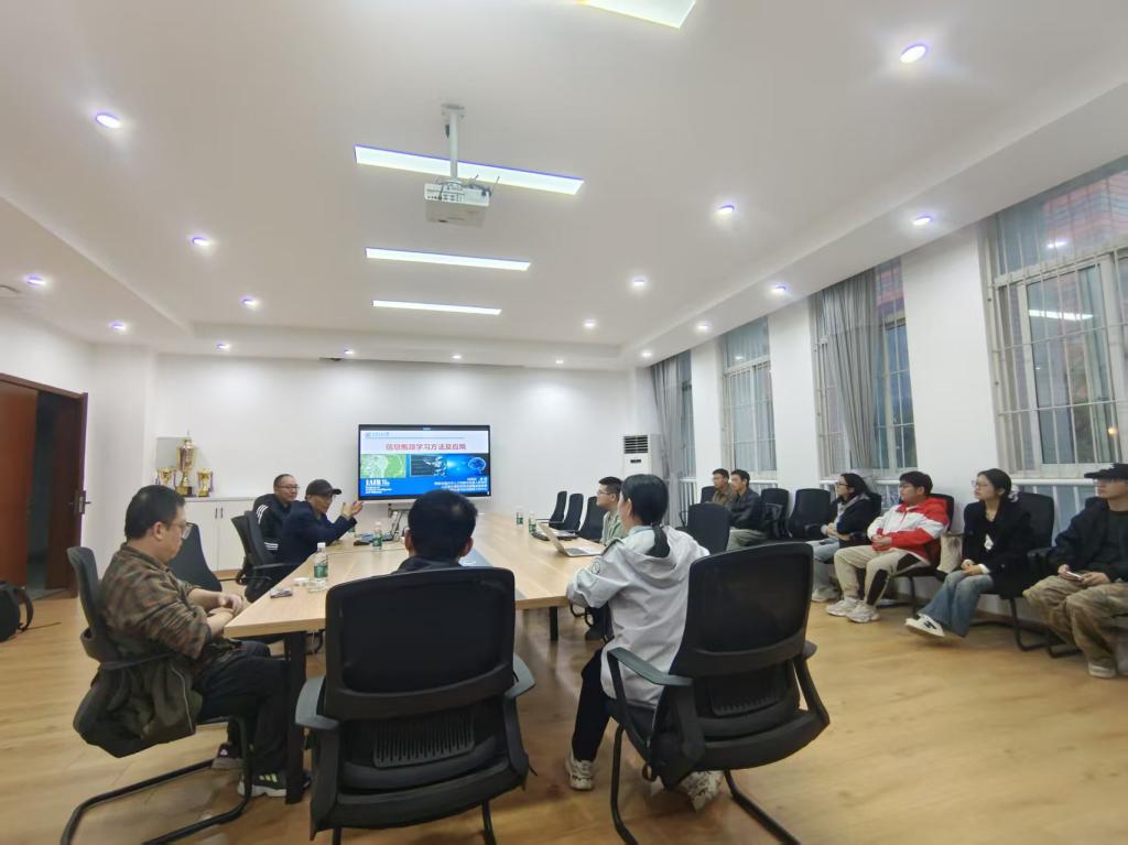 西安交通大學陳霸東教授蒞臨我院開展網(wǎng)絡信息技術研發(fā)學術報告